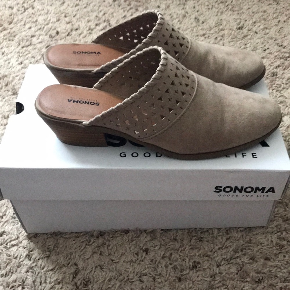 Sued slip-ons with heel